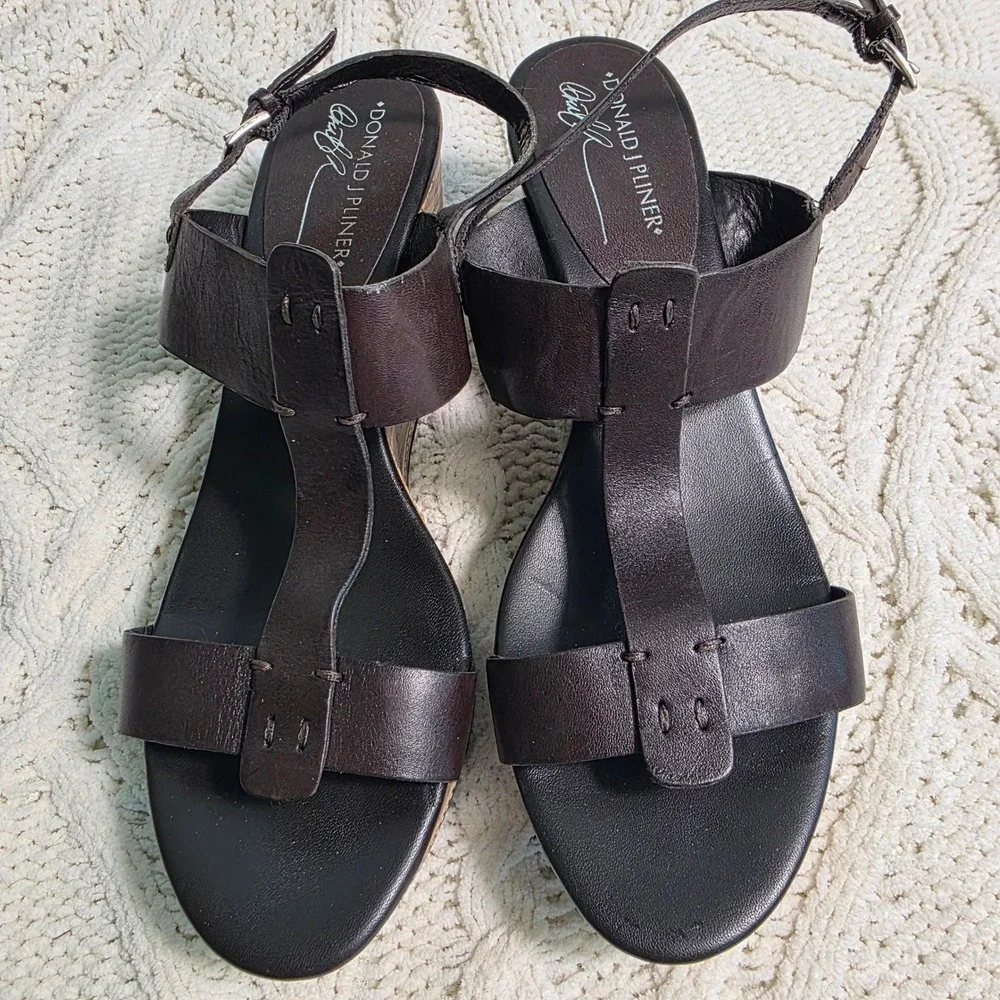 Donald J Pliner Platform Wedge Sandals Brown Leather T-Strap Women 9.5 Excellent